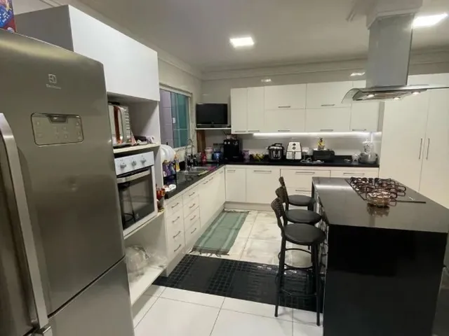 Imagem 2: Casa de Alto Padrão à Venda em Campo Grande - RJ 3 Quartos, 3 Suítes, 3 Vagas