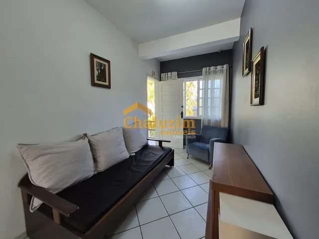 Imagem: A casa possui 3 Dormitórios, 1 Banheiro, 1 Vaga na