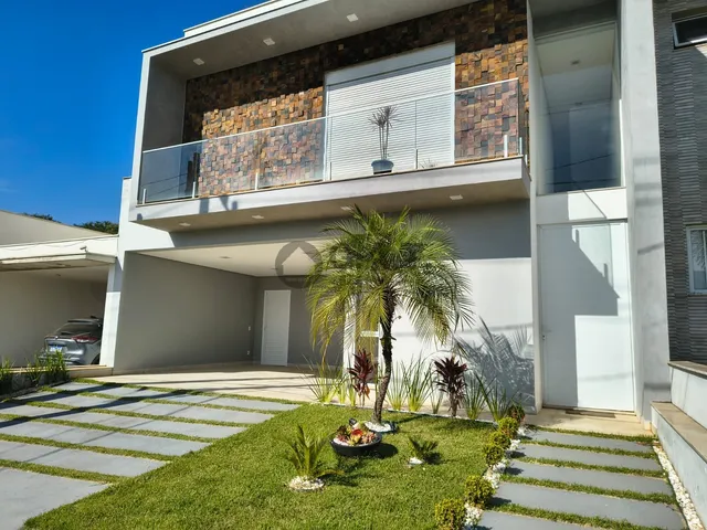 Imagem: A casa em condomínio possui 4 Dormitórios, 4 Suítes, 3
