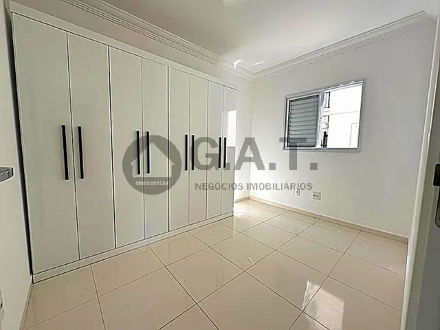 Imagem: O apartamento possui 2 Dormitórios, 1 Suíte, 2 Banheiros,