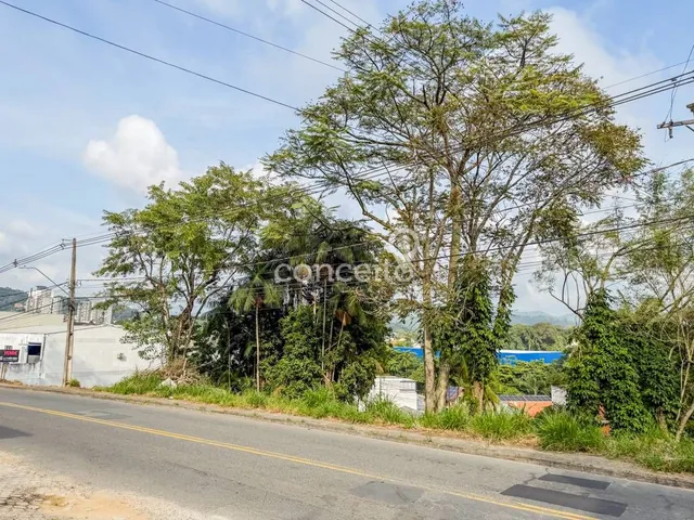 Imagem: O terreno possui 878m² de Área e está localizado em