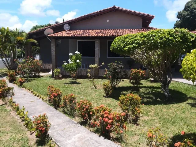 Imagem: A casa possui 3 Dormitórios, 1 Suíte, 3 Banheiros, 3 Vagas