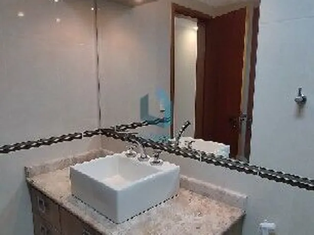 Imagem 6: Apartamento com 4 dormitórios, sendo 2 suítes uma com closet, 5 banheiros, móveis