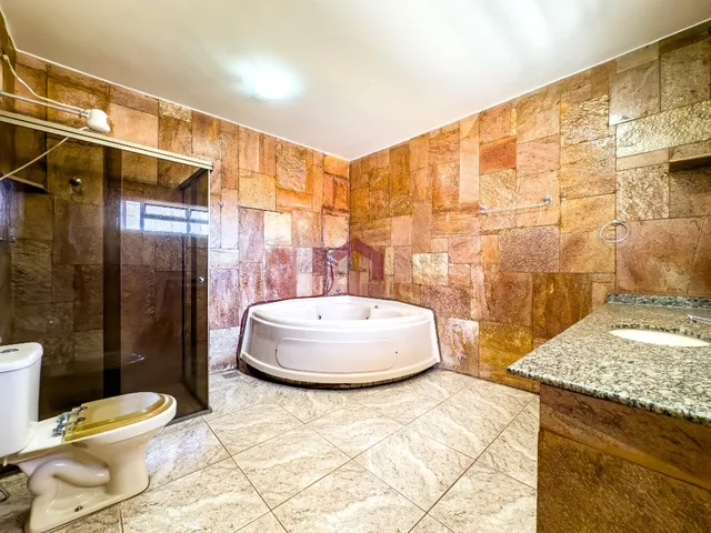 Imagem 6: QR 1 - 219M² - 3 QUARTOS - SUÍTE - ACEITA FINANCIAMENTO - CANDANGOLÂNDIA