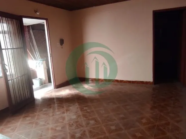 Imagem: A casa possui 2 Dormitórios, 1 Banheiro, 4 Vagas na