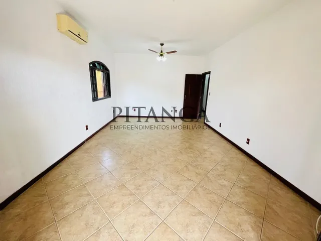 Imagem 4: Resende-RJ: Casa à Venda em Morada da Colina com 3 Quartos, 1 Suíte e 4 Vagas de