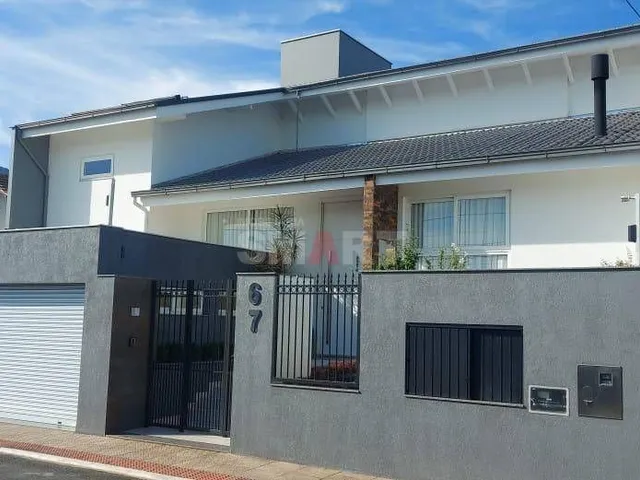 Imagem: Casa com 4 Suítes no Bairro Nova Brasília