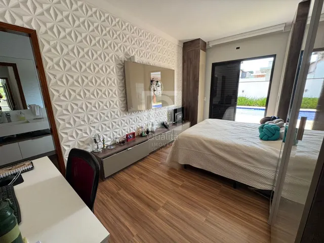 Imagem: A casa em condomínio possui 4 Dormitórios, 1 Suíte, 3