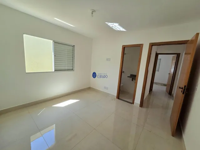 Imagem 3: Casa de esquina com 2 quartos + suite no Condomínio Villa Lobos