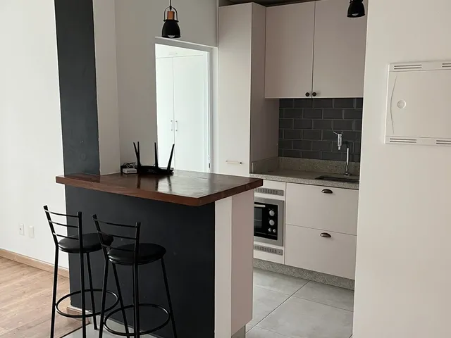 Imagem: O apartamento possui 5 Dormitórios, 1 Suíte, 2 Banheiros,