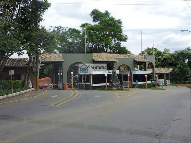 Imagem 2: Casa de Alto Padrão com Piscina, 3 Suítes e Área Gourmet À Venda no Condomínio Vila Verde