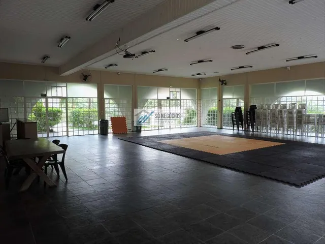 Imagem 3: Casa de Alto Padrão com Piscina, 3 Suítes e Área Gourmet À Venda no Condomínio Vila Verde