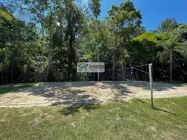 Imagem 9: Casa de Alto Padrão com Piscina, 3 Suítes e Área Gourmet À Venda no Condomínio Vila Verde