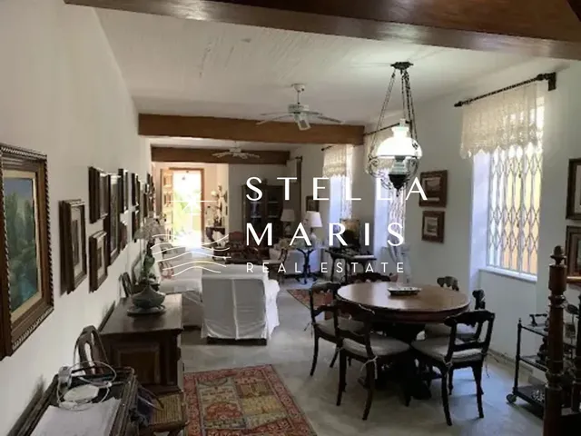 Imagem 2: Baixo Gávea, Rua das Acácias, casa duplex muito charmosa, frente rua, em terreno com
