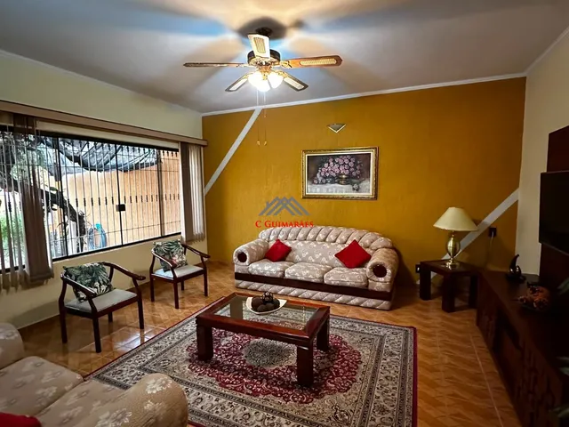 Imagem: A casa possui 3 Dormitórios, 1 Suíte, 3 Banheiros, 4