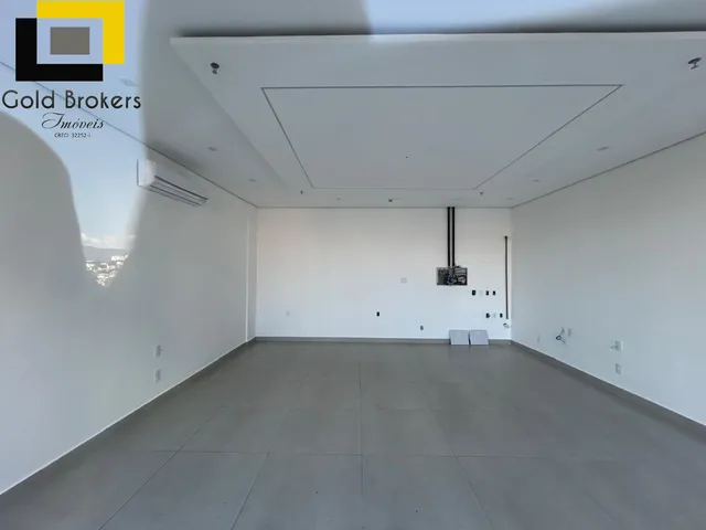 Imagem: A loja possui 1 Vaga na garagem e está localizado em