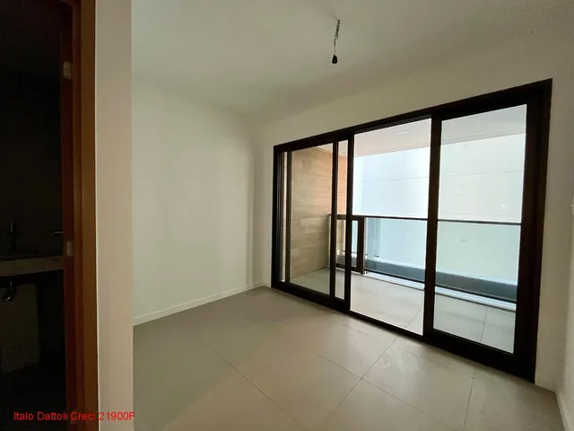 Imagem: O apartamento possui 1 Dormitório, 1 Banheiro, 1 Vaga na