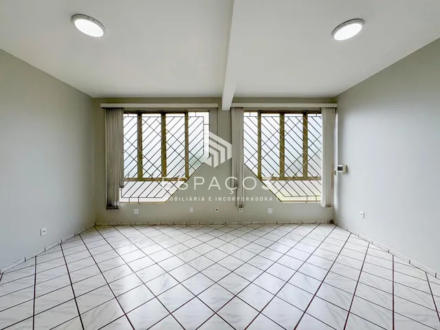 Imagem 5: Sala comercial frente a BR 277 já com divisórias internas, bairro São Cristóvão