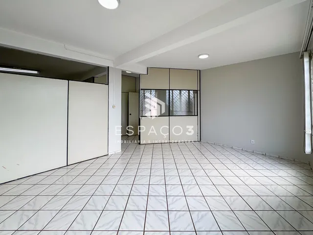 Imagem 6: Sala comercial frente a BR 277 já com divisórias internas, bairro São Cristóvão
