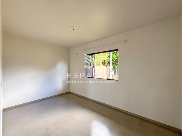 Imagem 11: Casa em laje, suíte, quarto, garagem com churrasqueira para locação B. Nazaré