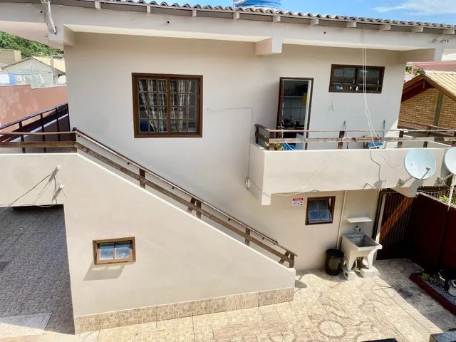 Imagem 14: Imperdível Residencial à Venda em Garopaba-SC no Centro Histórico: 10 Quartos, 2