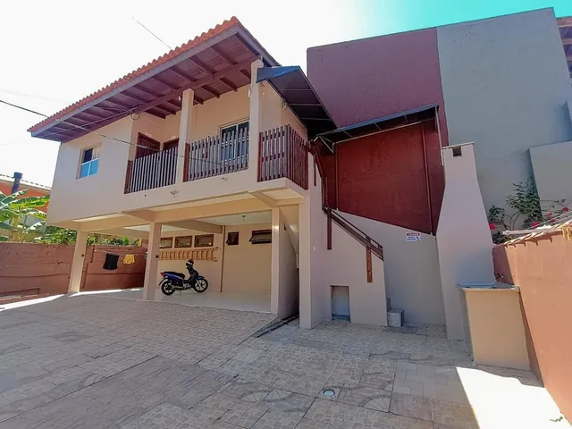 Imagem 12: Imperdível Residencial à Venda em Garopaba-SC no Centro Histórico: 10 Quartos, 2