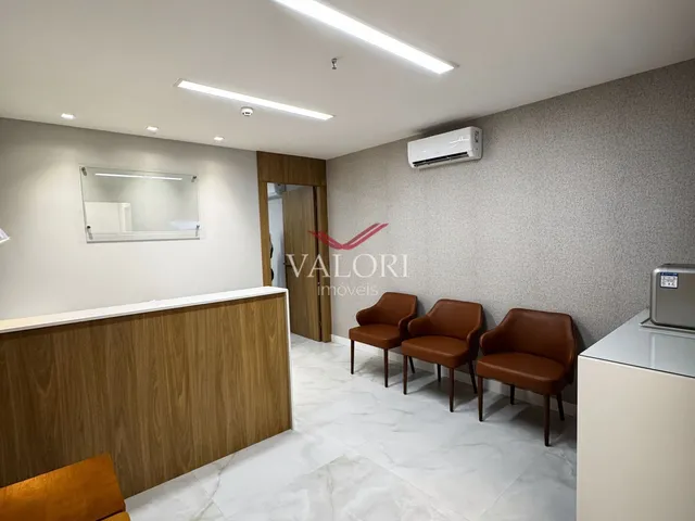 Imagem: Sala comercial com recepção e uma sala