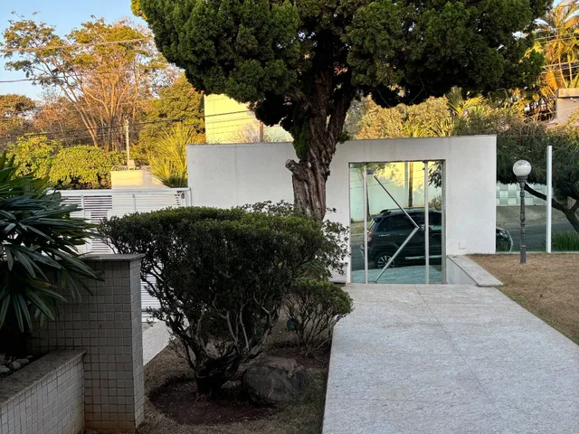 Imagem 4: CASA COM 03 SUÍTES NO BAIRRO BANDEIRANTES, SALAS AMPLAS, 1.000 M² DE TERRENO, ÁREA DE