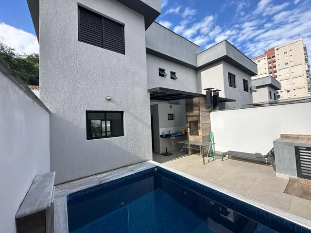 Imagem: Sobrado com 2 Suites em Condomínio com