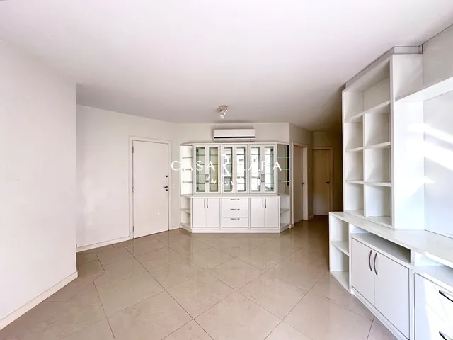Imagem 3: Apartamento 4 dormitórios (2 suítes) e 2 vagas com hobby box - Centro