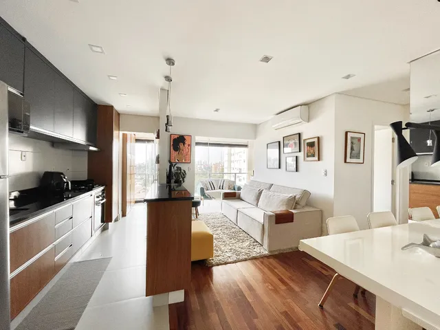 Imagem: O apartamento possui 2 Dormitórios, 1 Suíte, 2 Banheiros,