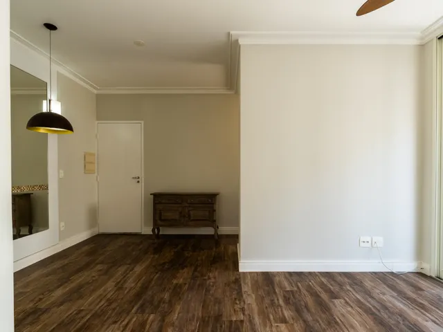 Imagem: O apartamento possui 2 Dormitórios, 1 Suíte, 2 Banheiros,