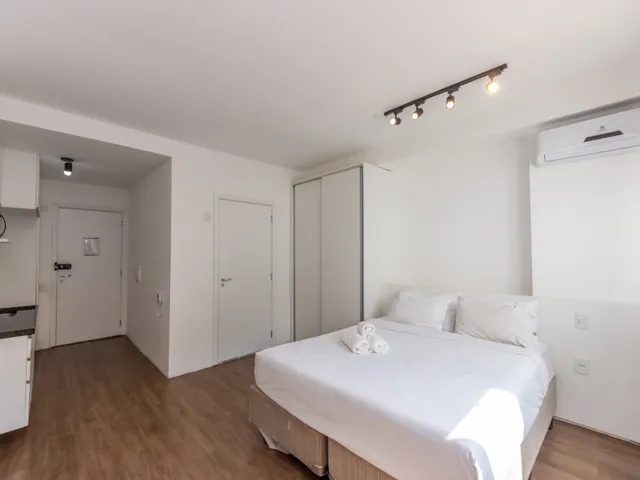 Imagem: O studio possui 1 Dormitório, 1 Banheiro, 26m² de Área e