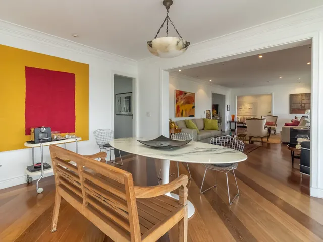 Imagem: O apartamento possui 4 Dormitórios, 4 Suítes, 6