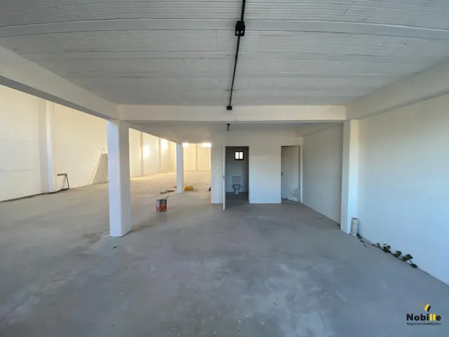Imagem 4: Pavilhão Galpão / depósito com 4 vagas na garagem