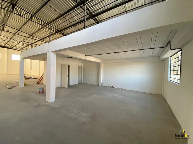 Imagem 6: Pavilhão Galpão / depósito com 4 vagas na garagem