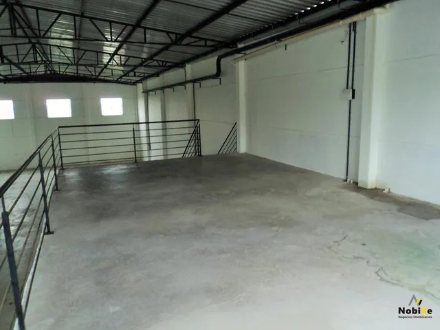 Imagem 9: Pavilhão Galpão / depósito com 4 vagas na garagem