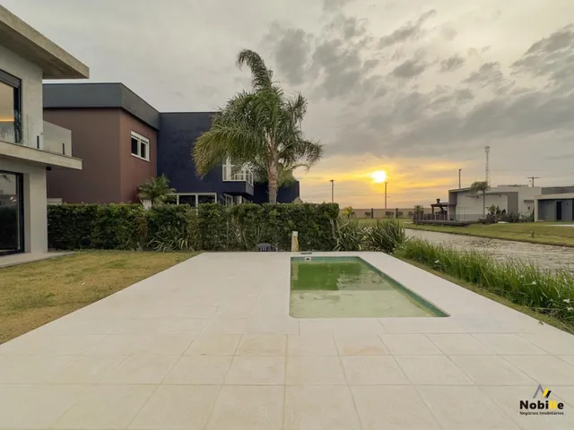 Imagem 7: Casa em Condomínio com 4 dormitórios em Xangrila - Piscina, Churrasqueira e Segurança