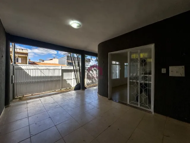 Imagem 2: QR 1 - 219M² - 3 QUARTOS - SUÍTE - CASA SOLTA - CANDANGOLÂNDIA