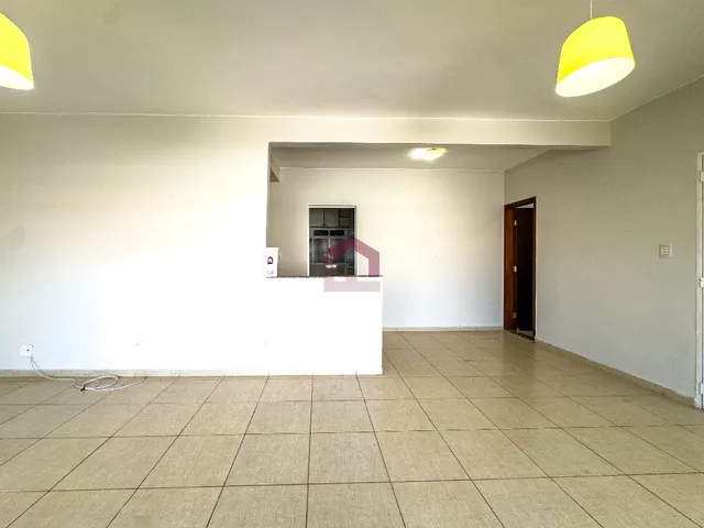 Imagem 5: QR 1 - 219M² - 3 QUARTOS - SUÍTE - CASA SOLTA - CANDANGOLÂNDIA