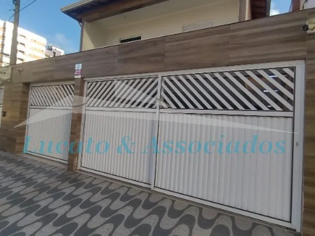 Imagem: A casa possui 3 Dormitórios, 1 Suíte, 2 Banheiros, 1 Vaga