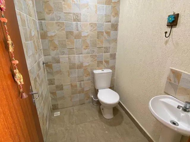 Imagem 7: Casa de Luxo em Condomínio: 5 quartos, 3 suítes, 2 salas, 5 banheiros, 4 vagas, 350m²