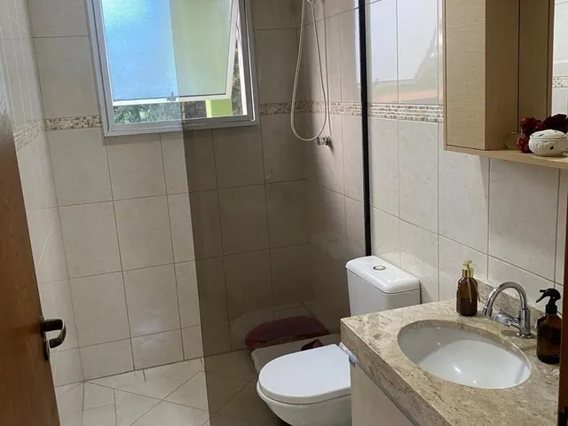 Imagem 4: Casa de Luxo em Condomínio: 5 quartos, 3 suítes, 2 salas, 5 banheiros, 4 vagas, 350m²