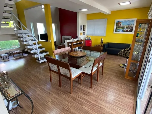 Imagem 15: Casa de Luxo em Condomínio: 5 quartos, 3 suítes, 2 salas, 5 banheiros, 4 vagas, 350m²