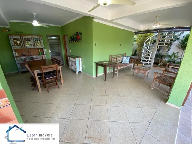 Imagem 3: Casa de Luxo em Condomínio: 5 quartos, 3 suítes, 2 salas, 5 banheiros, 4 vagas, 350m²