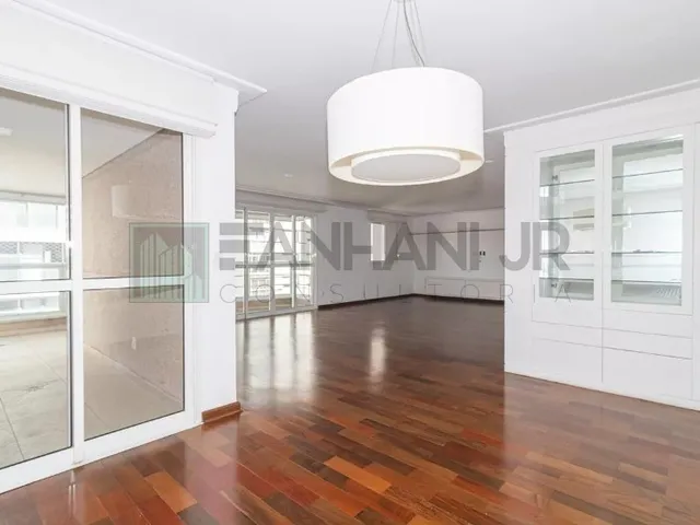 Imagem 10: Imóvel Exclusivo no Itaim Bibi: Apartamento reformado com 3 suítes, 3 salas, 5