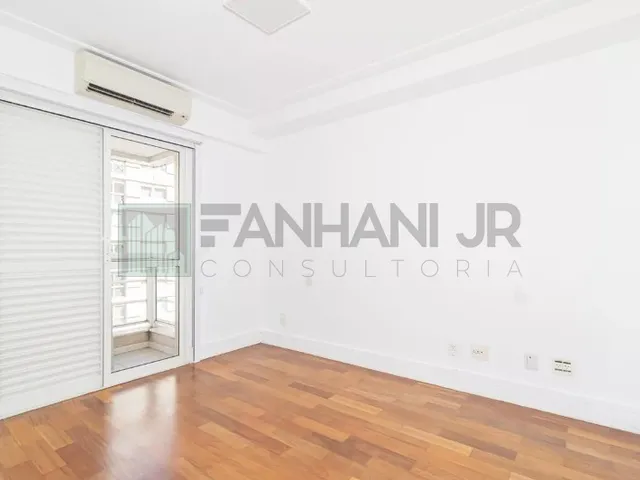 Imagem 7: Imóvel Exclusivo no Itaim Bibi: Apartamento reformado com 3 suítes, 3 salas, 5
