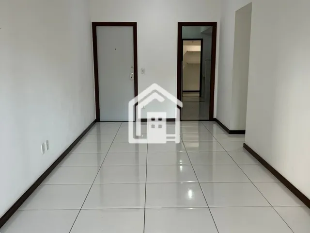 Imagem 14: Apartamento com 3 quartos amplo com dependência no Costa Azul