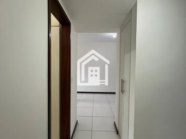 Imagem 8: Apartamento com 3 quartos amplo com dependência no Costa Azul