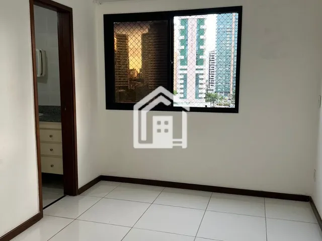 Imagem 3: Apartamento com 3 quartos amplo com dependência no Costa Azul
